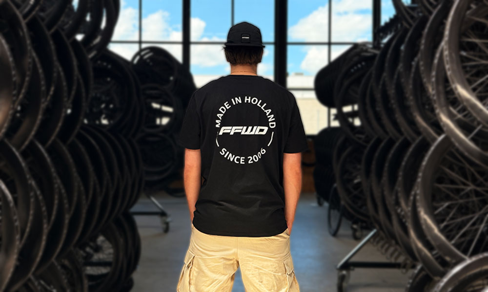 T-SHIRT BIG LOGO